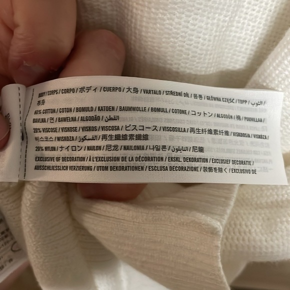 Abercrombie & Fitch size M White Long Sleeve Crewneck Soft and Stretchy Sweater - Picture 6 of 8